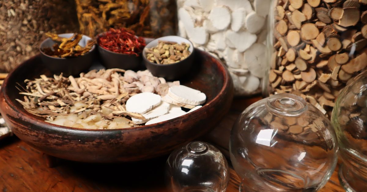 TCM for Seasonal Allergies: Herbs, Acupressure Points, and Dietary Tips for Hay Fever Relief