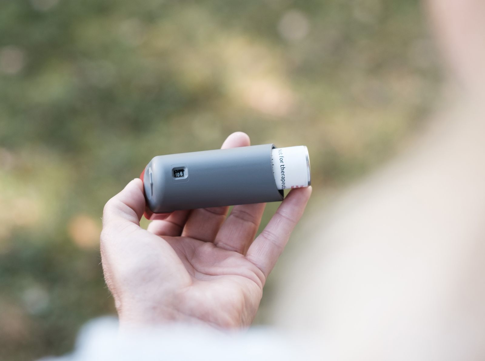 TCM for Asthma in Autumn and Winter: Cold-Air Flare-Ups, Phlegm Patterns, Acupressure, Food Therapy, and What the Research Actually Shows (2026 Guide)