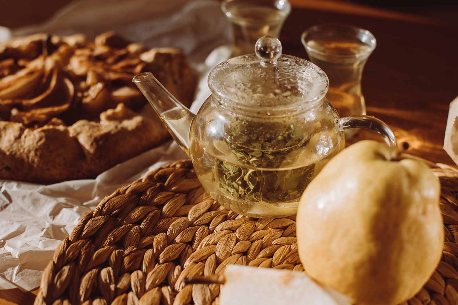 TCM for Autumn Dryness (Qiu Zao) 2026: Dry Cough, Dry Skin, Chapped Lips, and Dry Eyes — Lung Yin Food Therapy, Herbal Teas, and Acupressure
