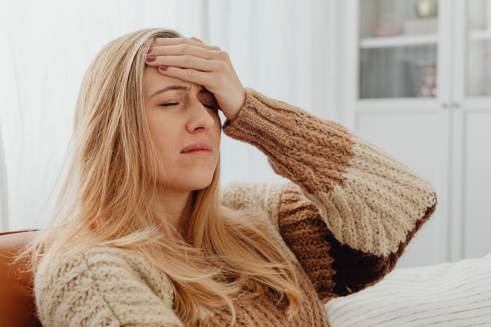 TCM for Dizziness and Vertigo: Phlegm-Damp, Liver Yang, and Blood Deficiency Patterns — Food Therapy, Acupressure, and When to See a Doctor (2026 Guide)