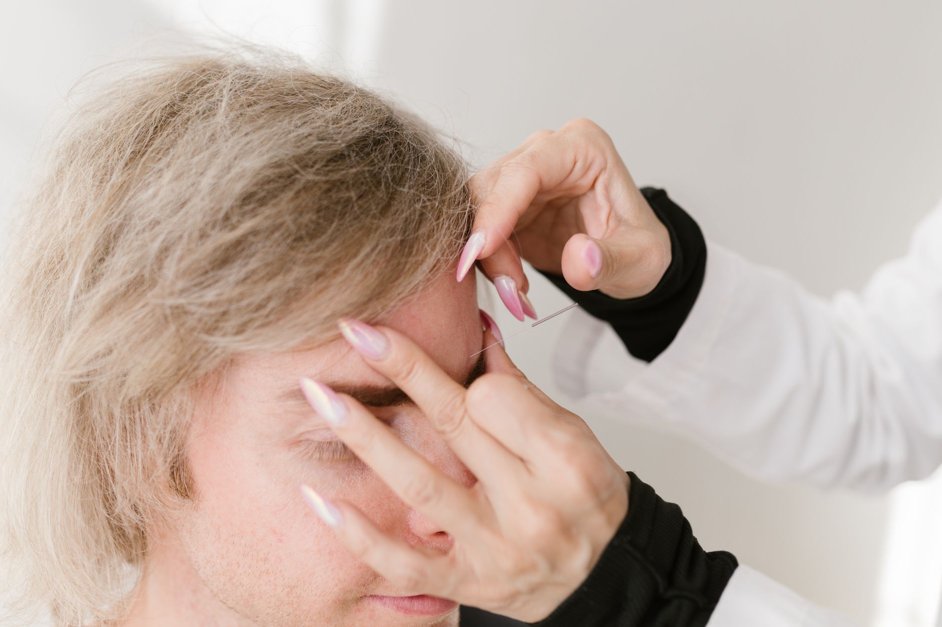 TCM for Eye Health: Acupressure Points, Herbs & Foods for Screen-Weary Eyes
