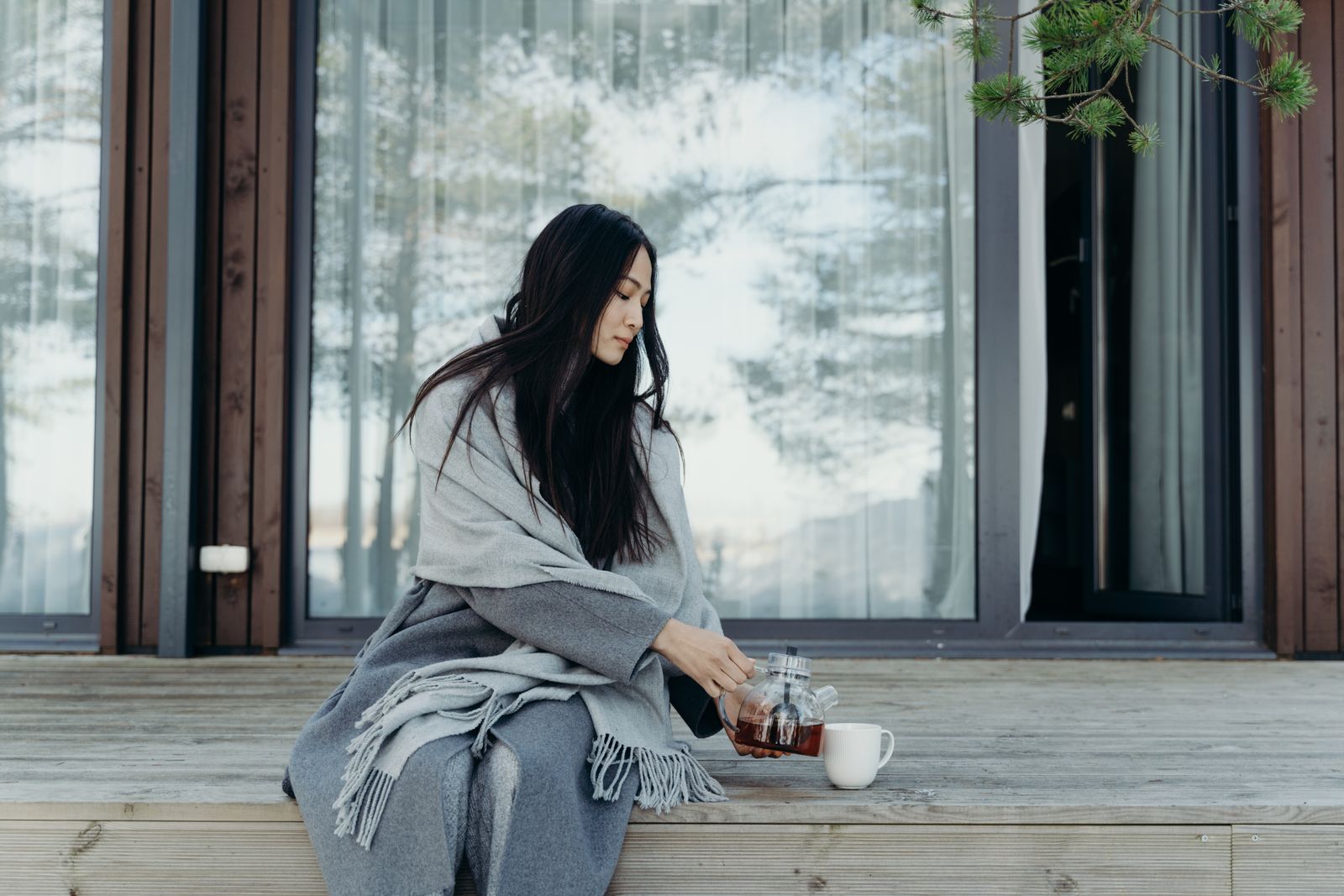 TCM for Fibromyalgia: Qi and Blood Deficiency, Liver Qi Stagnation, Acupressure Self-Care, Tai Chi and Acupuncture Evidence, and What the Research Actually Shows (2026 Guide)