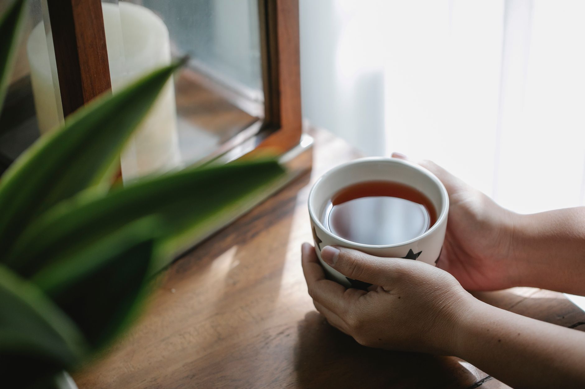 TCM for Hypothyroidism: Spleen-Kidney Yang Deficiency, Acupressure Points, Warming Food Therapy, and What the Research Actually Shows (2026 Guide)