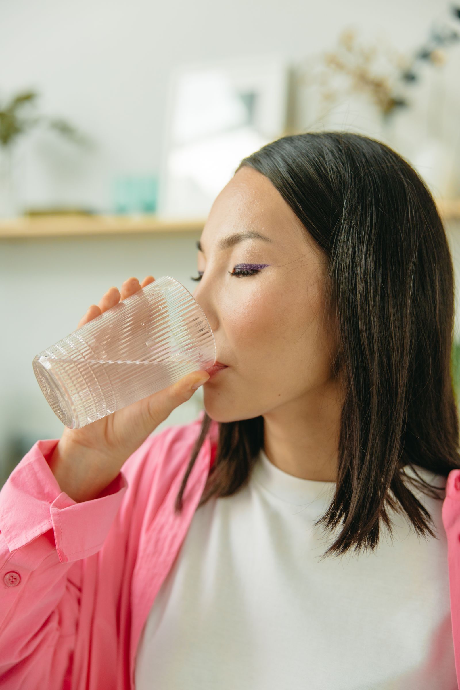 TCM for Recurrent UTIs in Women: Lower-Jiao Damp-Heat, Kidney Qi Deficiency, Acupressure Points, Antibiotic-Sparing Prevention, and What the Research Actually Shows (2026 Guide)