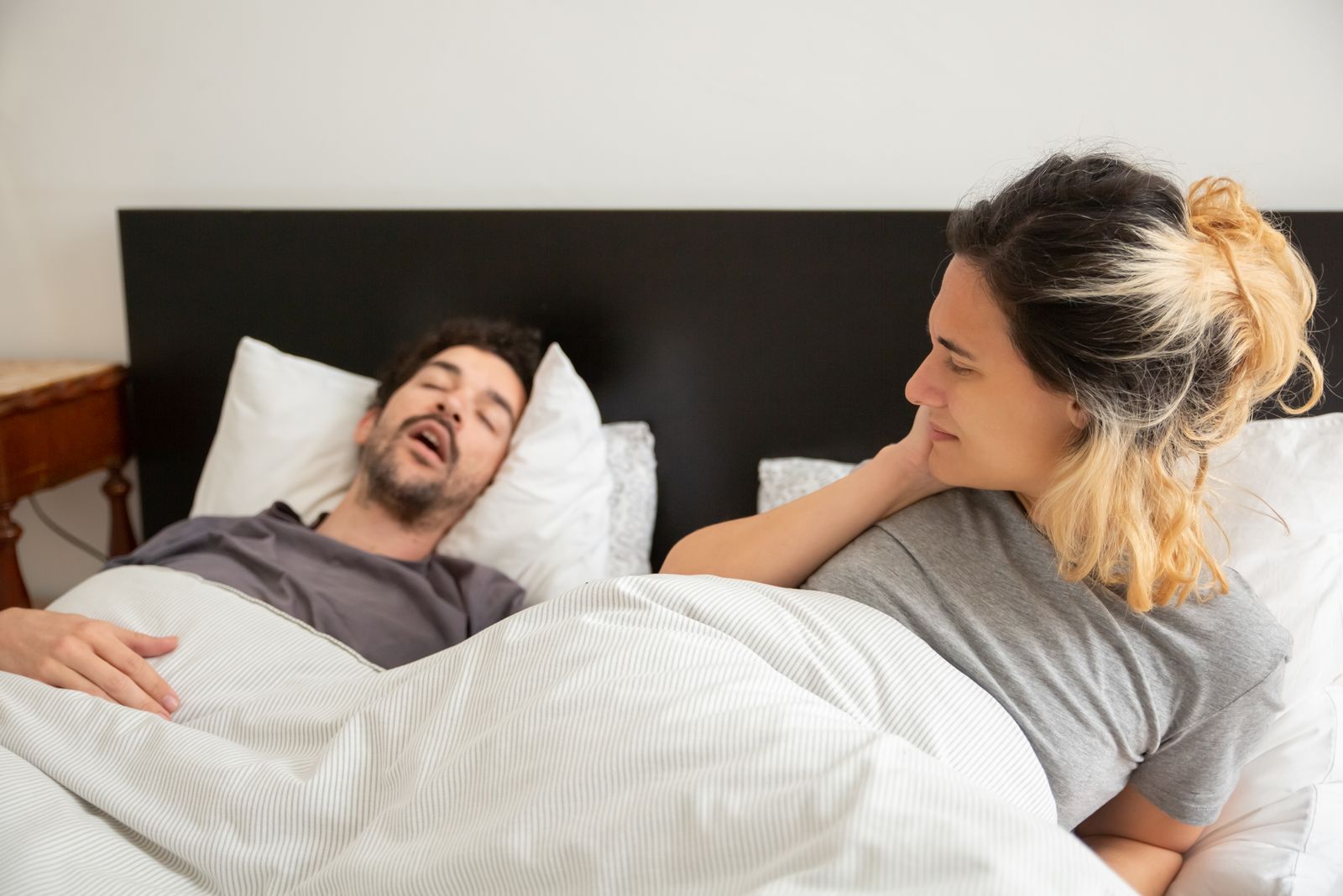 TCM for Snoring and Obstructive Sleep Apnea: Phlegm-Damp Patterns, Acupressure, Herbal Research, and Why CPAP Comes First (2026 Guide)