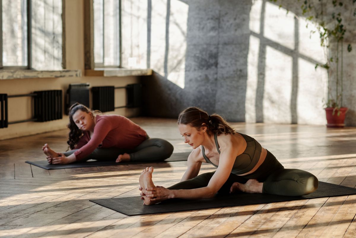 TCM for Women's Health: A Complete Guide to Menstrual Wellness, Herbal Remedies, and Acupressure Points for Hormonal Balance